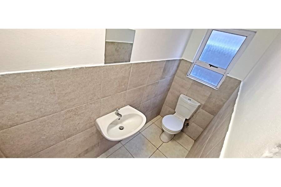 6 Bedroom Property for Sale in Broadlands Village Western Cape